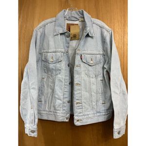 Levis jean jacket M NWT Exboyfriend Trucker jacket light wash-buttons-4 pockets